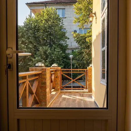 Apartpro Apartments, *