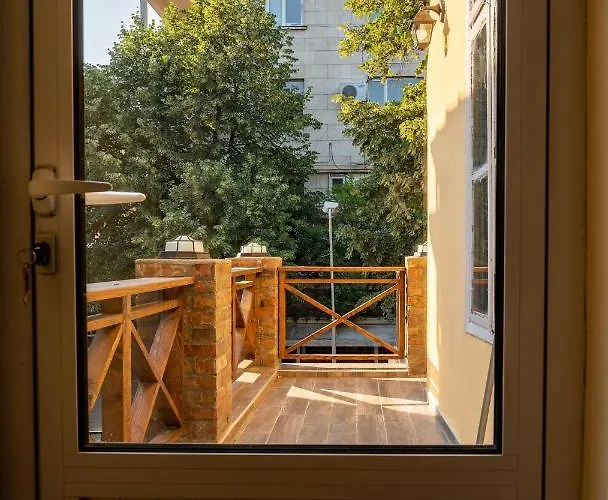 Apartpro Apartments, *