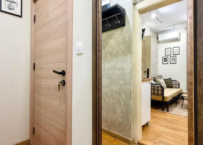 Apartpro Apartments, *