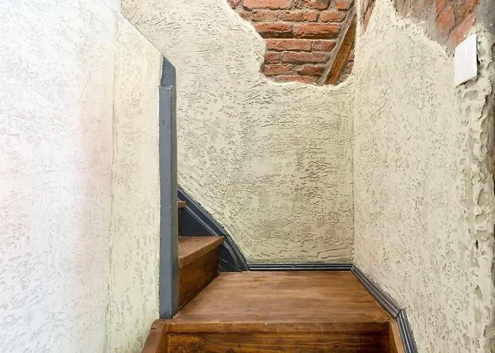 Apartpro Apartments, *